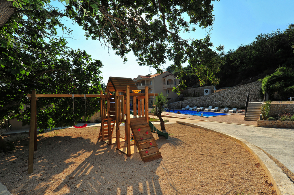 Ausstattung - Lastura 223 1