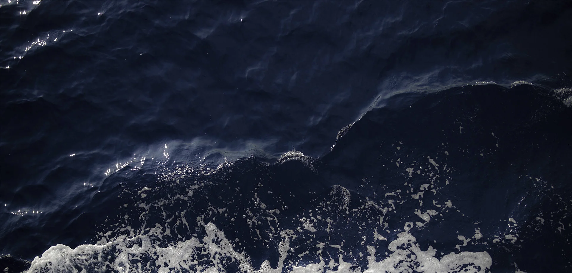 Kratki video prikaz kristalno čistog mora uvale Dubac ispred Lastura Resorta - gdje vrijeme staje.